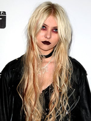 Taylor Momsen Apologizes for Implying Her Parents Ruined Her Childhood ...
Taylor Momsen