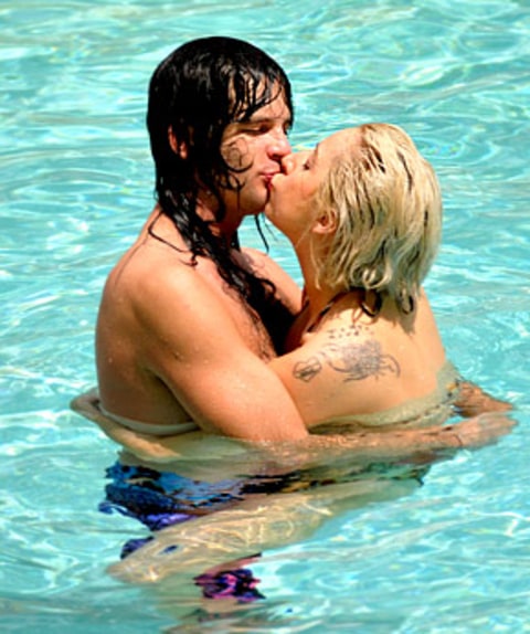 making out naked ladies fat people pictures peeing