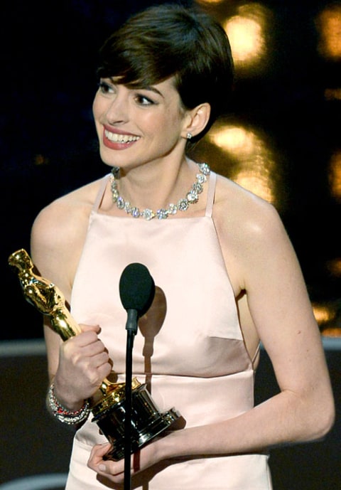 1361763831_anne-hathaway-467.jpg