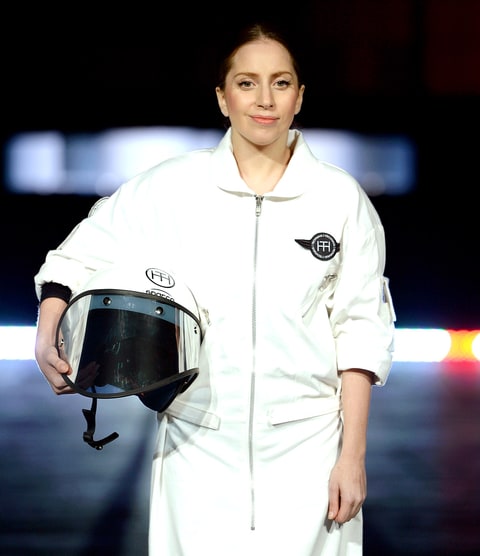 1384194190_lady-gaga-zoom.jpg