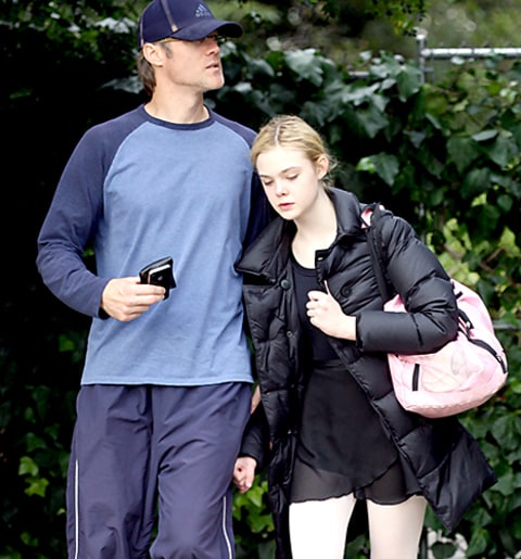 Dakota Fanning&rsquo;s Hot Dad Turns Heads at New York Knicks Game: Photos