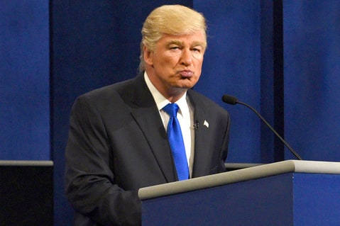 Alec Baldwin's Trump Turns Into Jaws In SNL Debate Sketch
Alec Baldwin