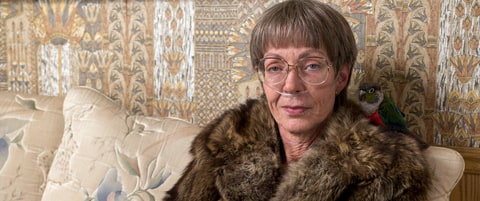 LaVona Golden (Allison-Janney) and her pet bird in I, TONYA