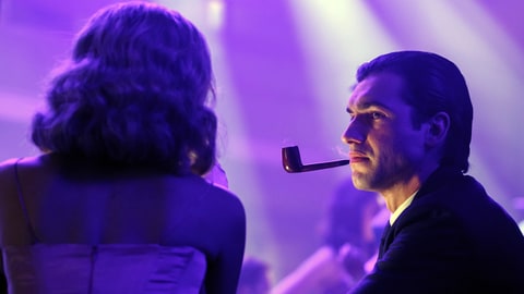 Hef (Matt Whelan) at the Chicago Playboy club