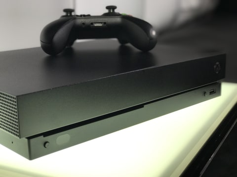 Xbox One X blu ray slot