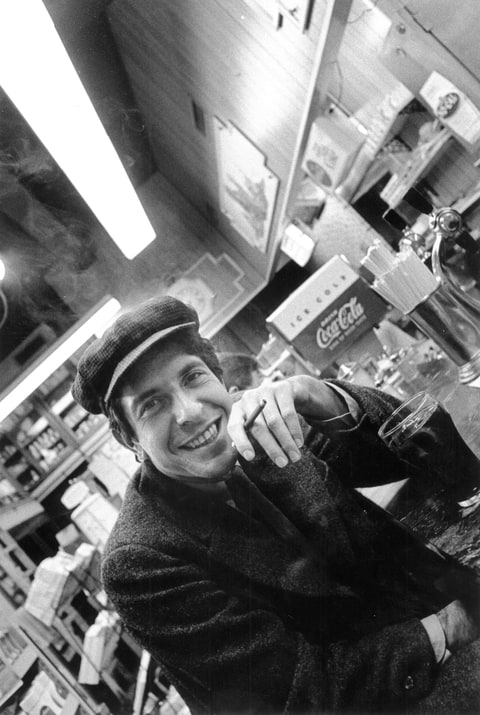 Canadian poet, singer-songwriter and novelist Leonard Cohen poses for a portrait in a diner in New York, New York circa 1968.