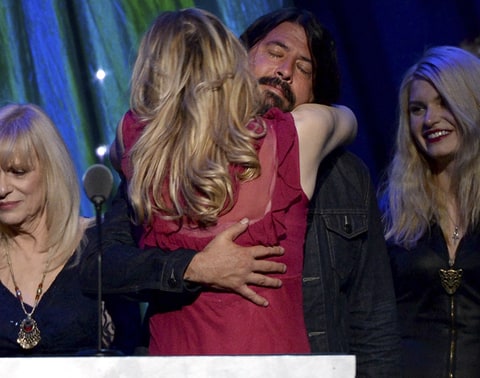 Dave Grohl Courtney Love hug
