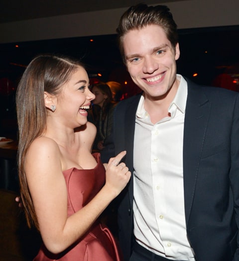 sarah hyland makes out with new boyfriend dominic sherwood sarah hyland makes out with new boyfriend dominic sherwood