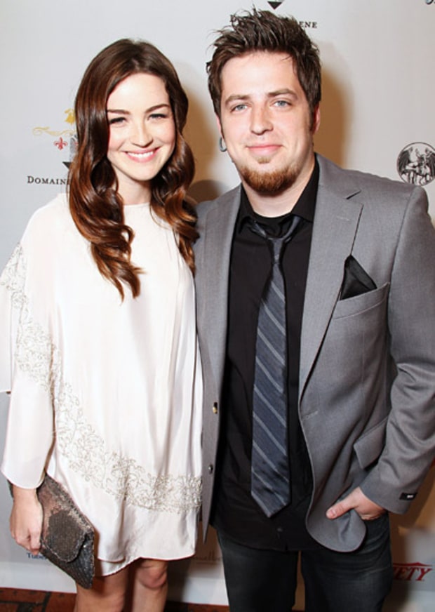 lee dewyze jonna walsh dating Lee dewyze and jonna walsh: engaged annalynne mccord and dominic purcell: new, unexpected couple alert paris hilton and cy waits: on the rocks blake lively and leonardo dicaprio: off to disneyland cameron diaz and a- rod: it's not over chelsea handler on 50 cent: we dated, but. lee dewyze jonna walsh dating Lee dewyze and jonna walsh: engaged annalynne mccord and dominic purcell: new, unexpected couple alert paris hilton and cy waits: on the rocks blake lively and leonardo dicaprio: off to disneyland cameron diaz and a- rod: it's not over chelsea handler on 50 cent: we dated, but.