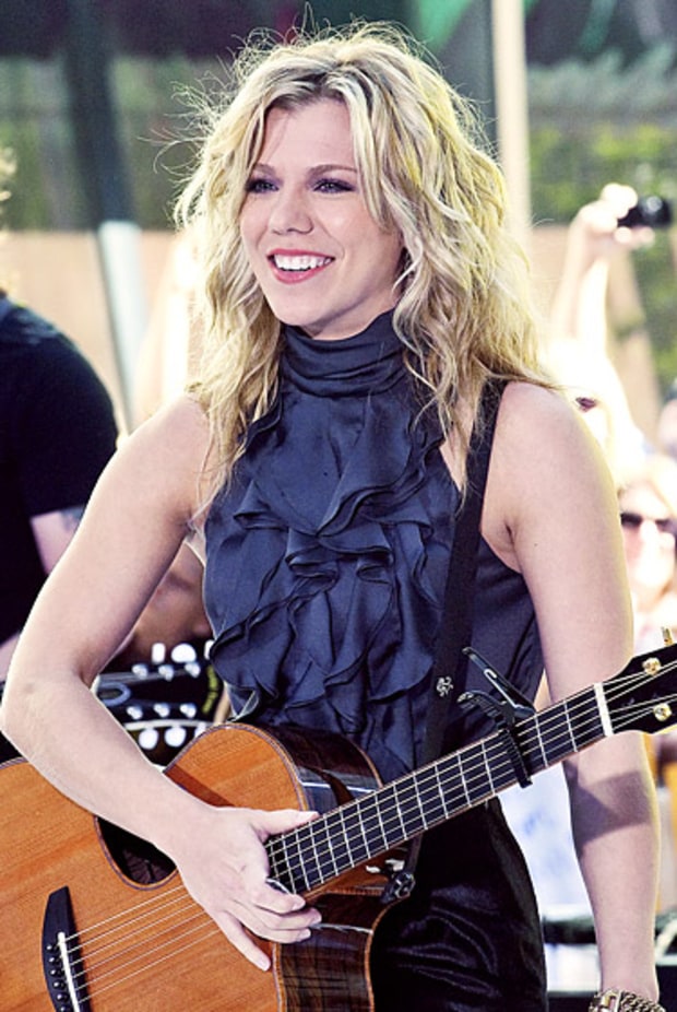 Female Country Singers With Short Hair Fashions Short Blonde Hair Country Singer Fashions