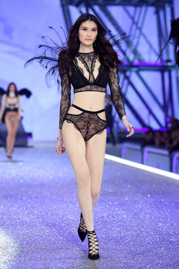 Resultado de imagem para sui he victoria's secret 2016