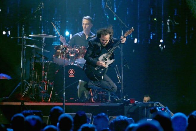 Pearl Jam Tear Through Their Back Catalog