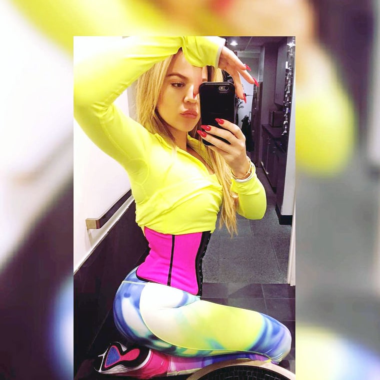 Khloe Kardashian's Waist Is Freakishly Tiny in New Instagram Selfie