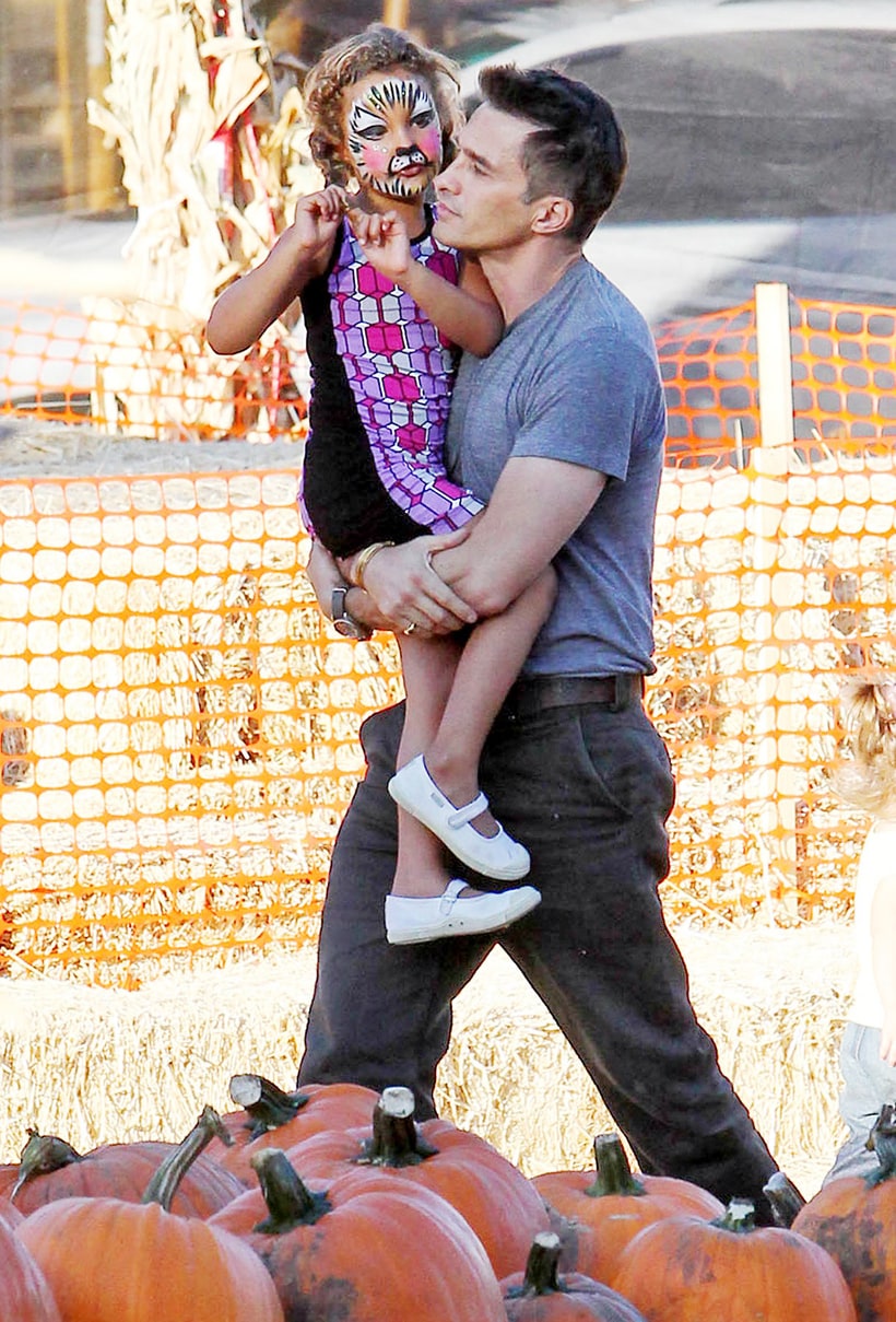 Lepaparazzi News Update Olivier Martinez Three Times olivier martinez at the pumpkin patch us weekly Lepaparazzi News Update Olivier Martinez Three Times olivier martinez at the pumpkin patch us weekly