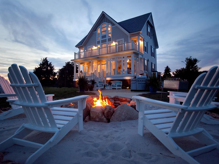 Mon 3/20: Big Beach Builds (DIY Network)