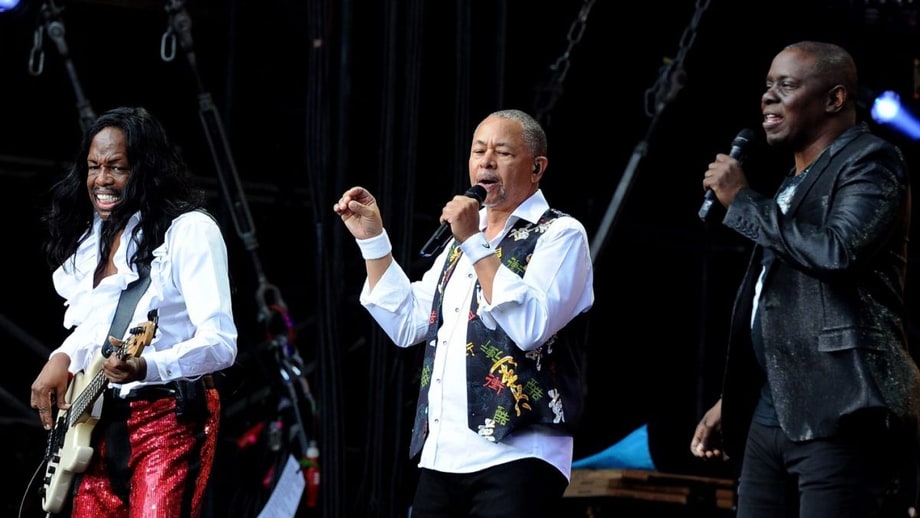 Fri 6/23: CMT Crossroads: Earth, Wind & Fire And Friends (CMT)