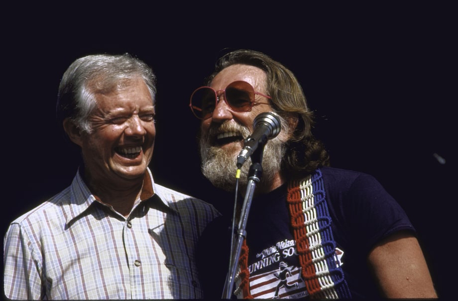 Willie Nelson Sparks Up Atop the White House