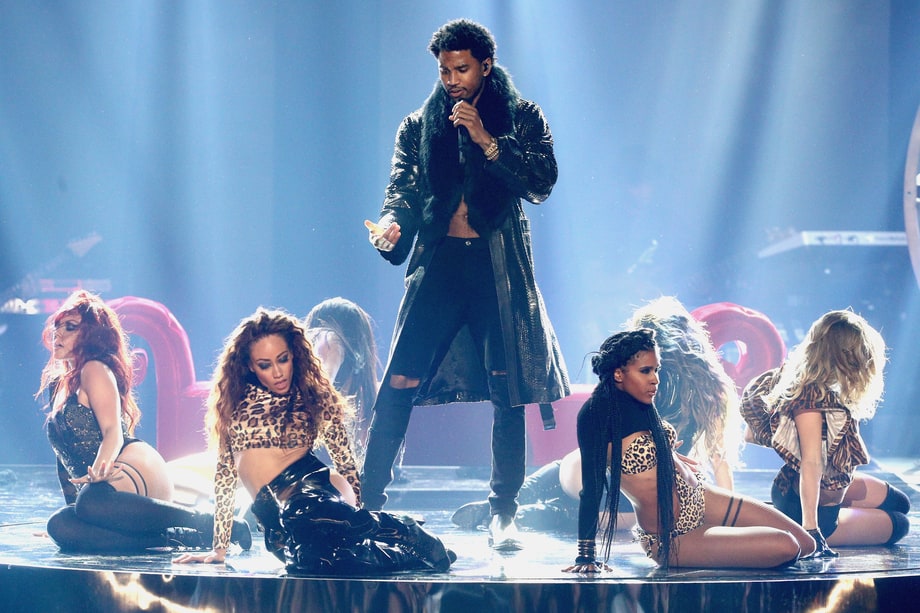 WORST: Trey Songz Throws Around his 'Banana'
