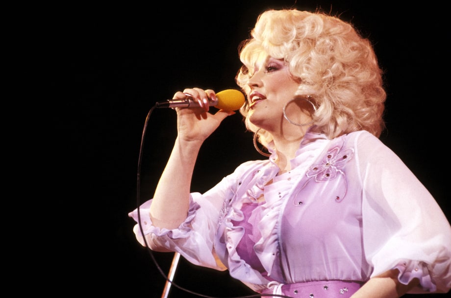 Dolly Parton Loses a Dolly Lookalike Contest