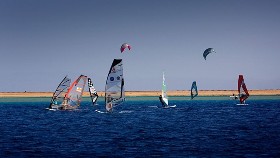 Windsurf Egypt's cross winds.
