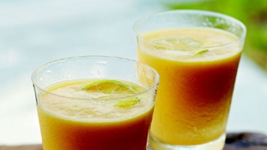 Curtis Stone's Mango-Pineapple Smoothie