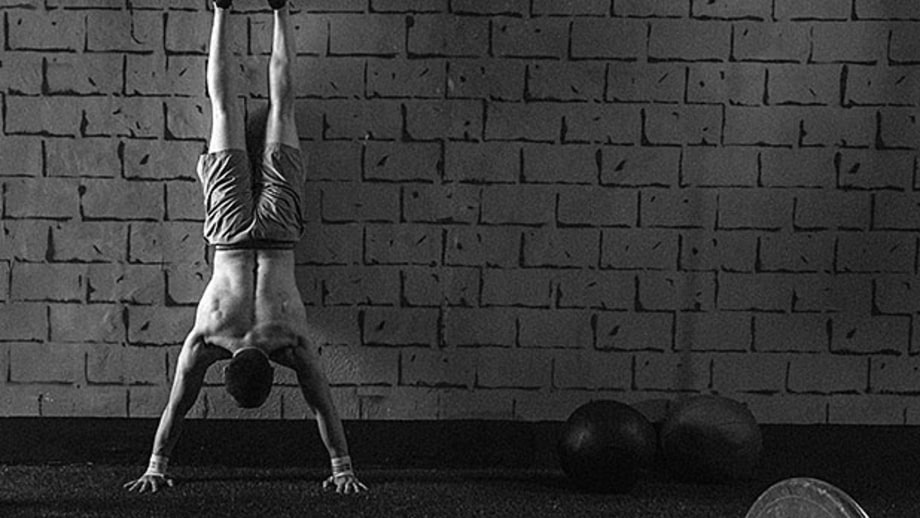 Handstand PushUps 10 Moves That Prove You're Fit Men's Journal