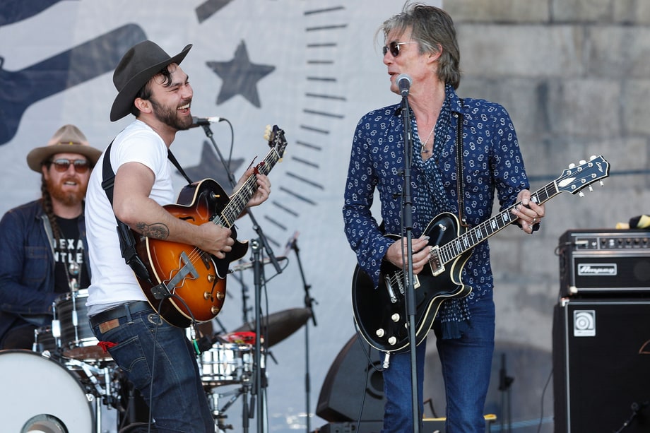 Chuck Berry Tribute: Bridging the Folk/Rock Divide