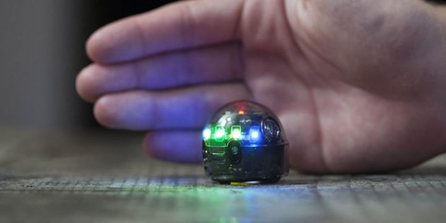 A Robot That Teaches You To Code