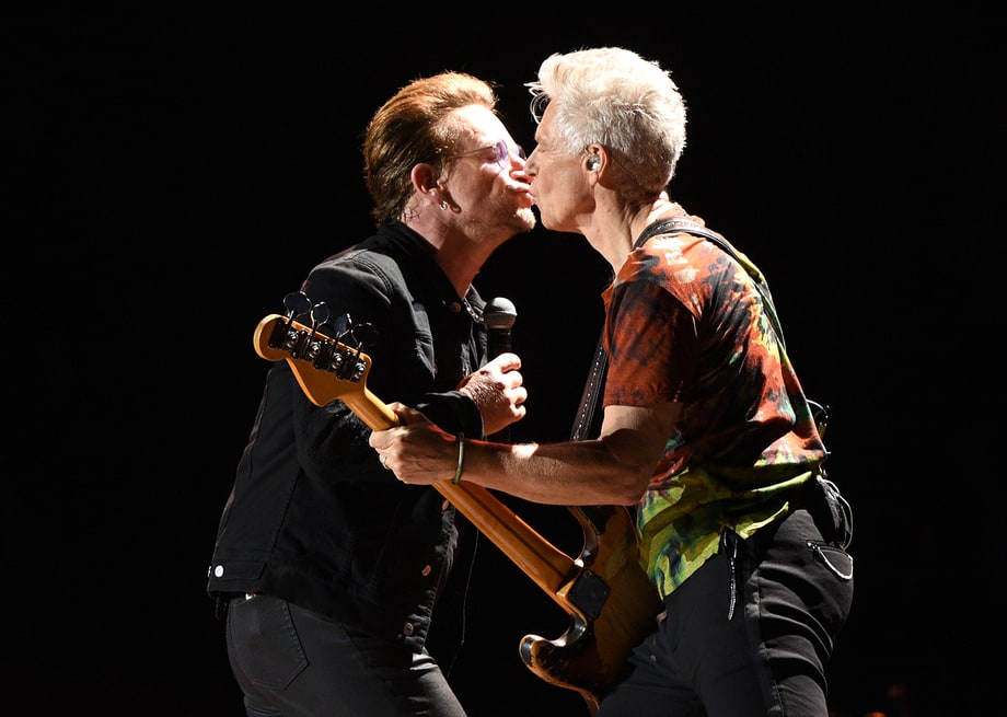 A Kiss at Bono-Roo
