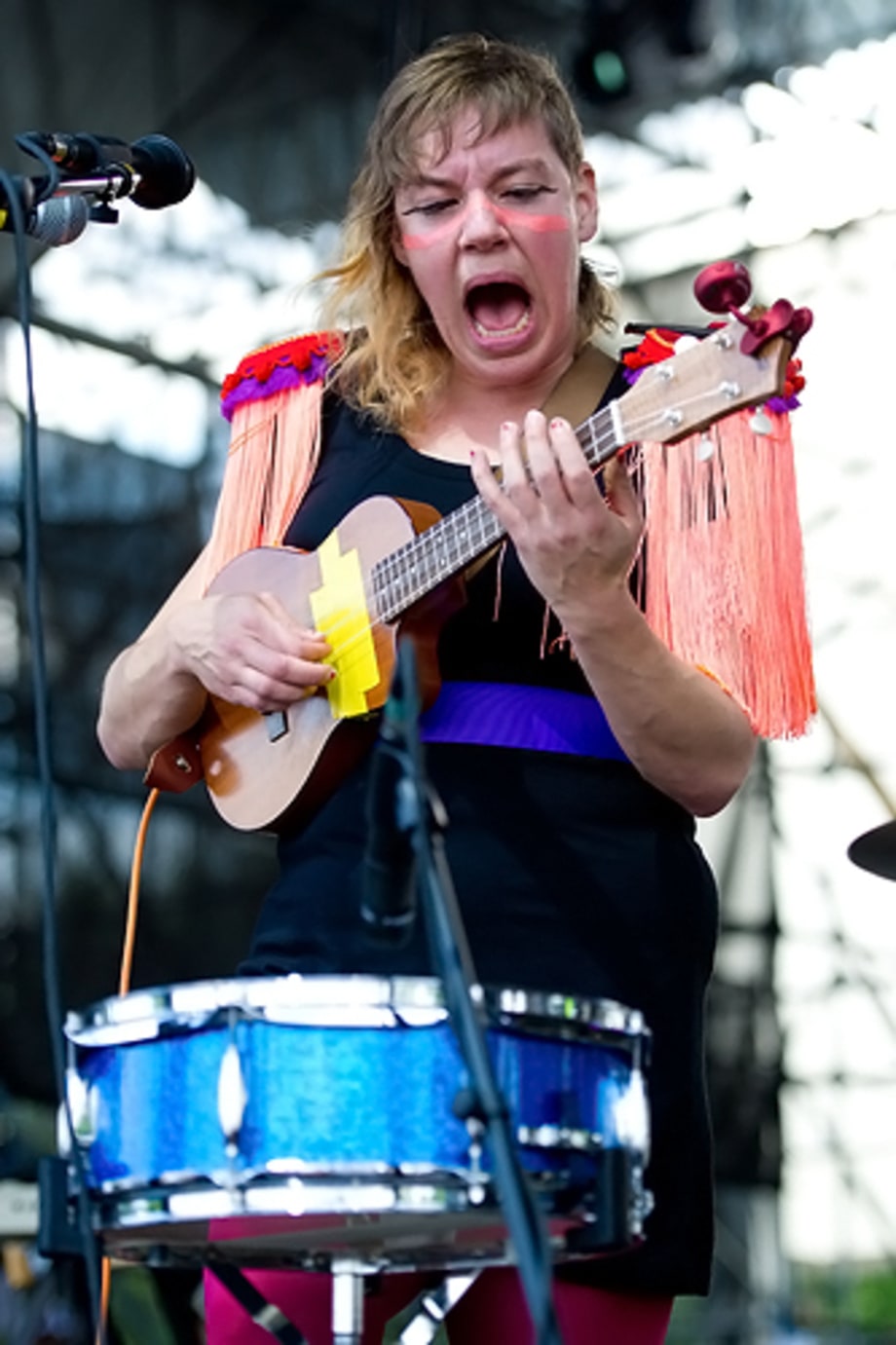 tUnE-yArDs