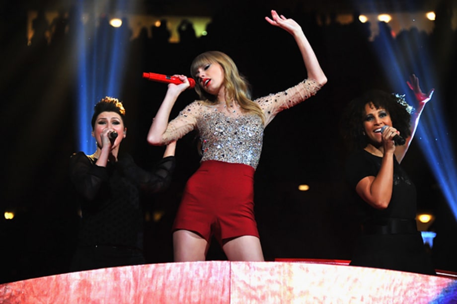 Who Should Win: Taylor Swift