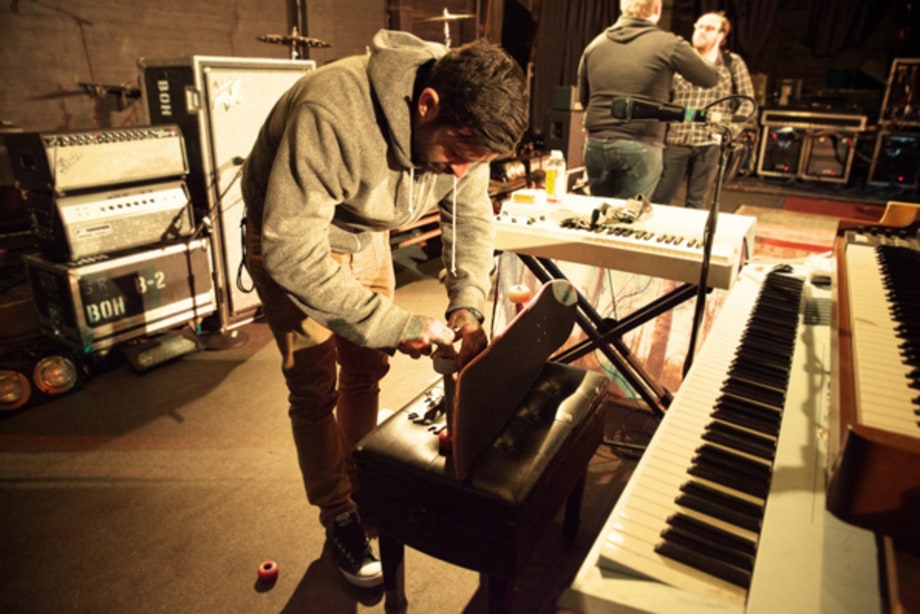 Ape No Want to Make Guitar Tech Snider Mad