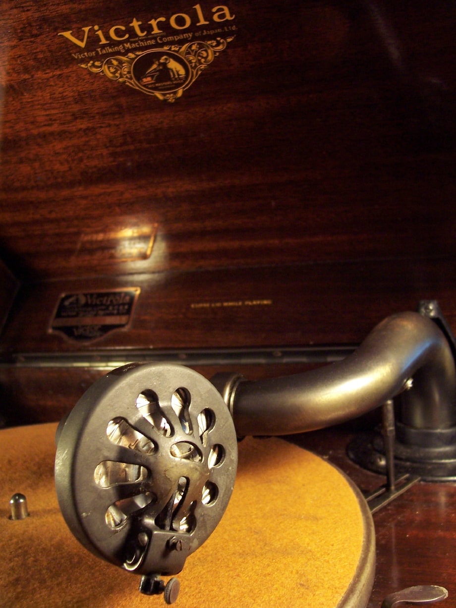Victor Orthophonic Victrola Phonograph (1925)