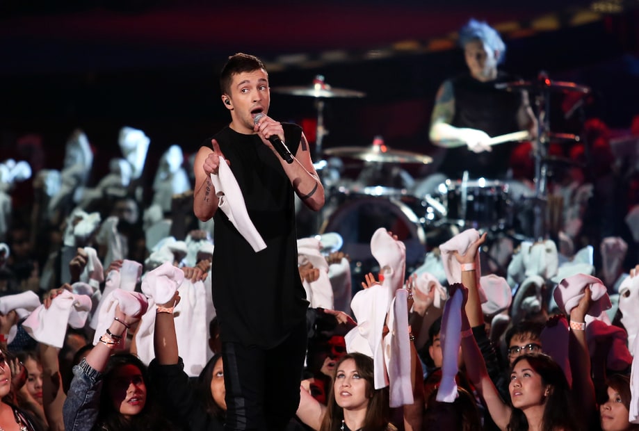WORST: Twenty One Pilots Performing 'Car Radio'