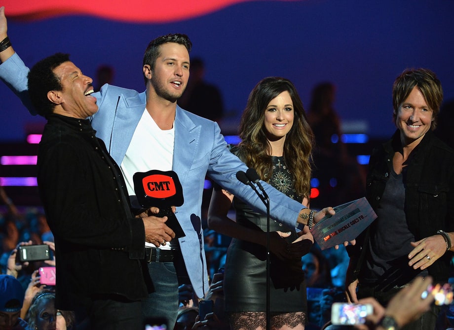 Worst Buckle Robbery: Lionel Richie and Luke Bryan Beat Out Willie Nelson and Neil Young