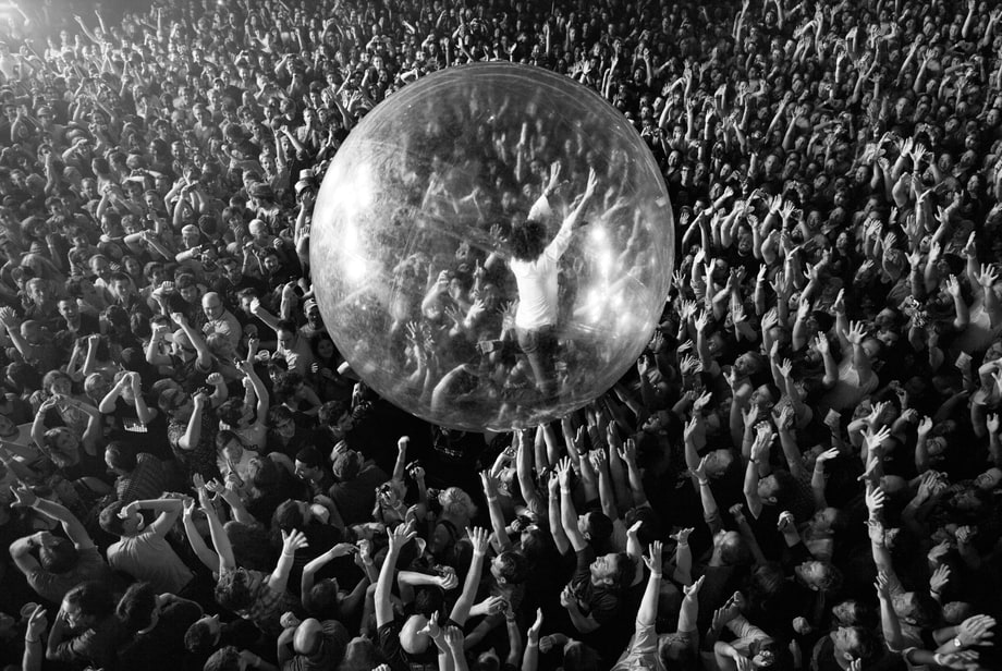 Wayne Coyne Floats Over His Audience, New York