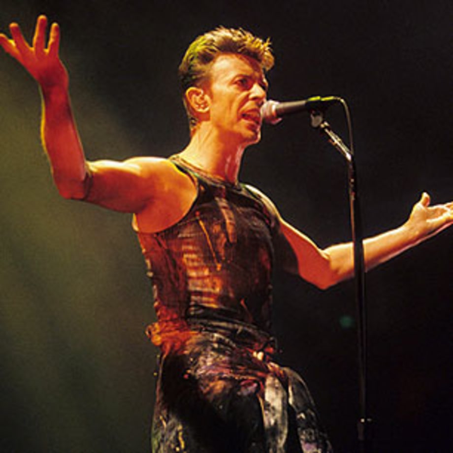 David Bowie Performs After Nine Inch Nails, Playing No Hits