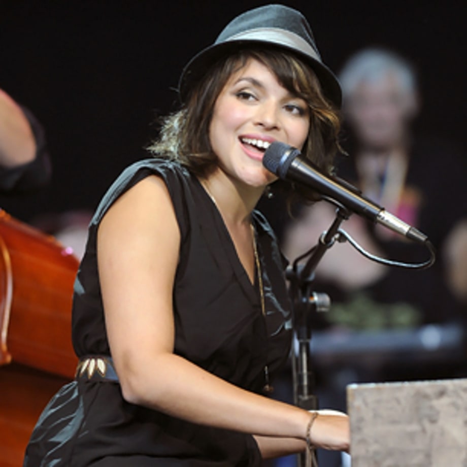 Norah Jones, <em>Little Broken Hearts</em>