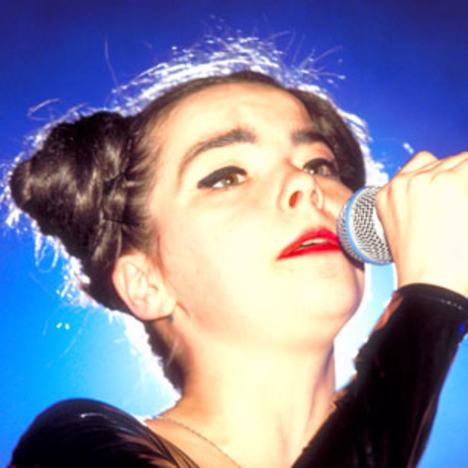 1993 Björk drops her solo debut, 'Debut'