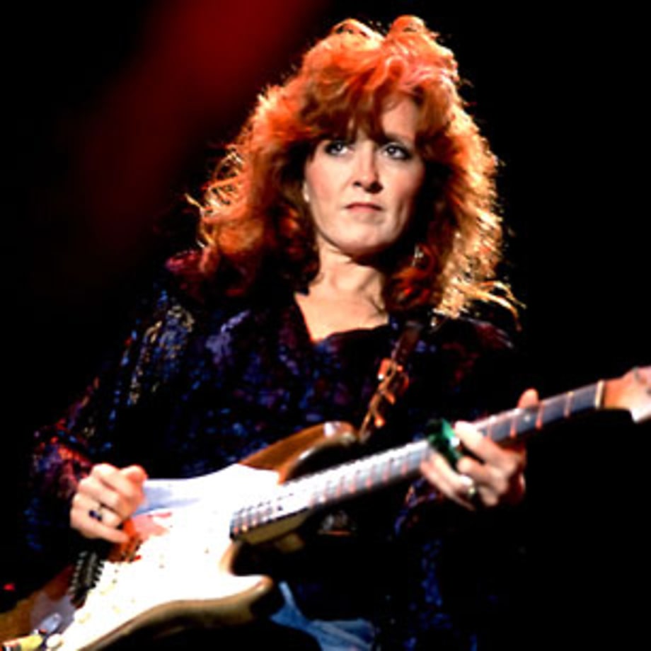 1990 Bonnie Raitt becomes a star after twenty years