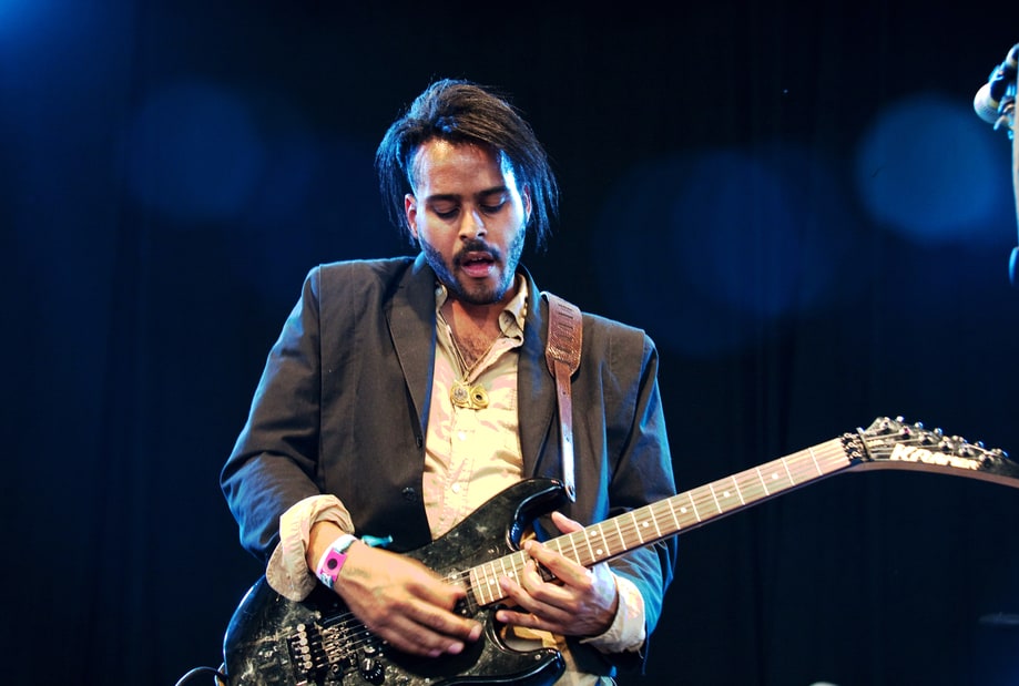 Twin Shadow,