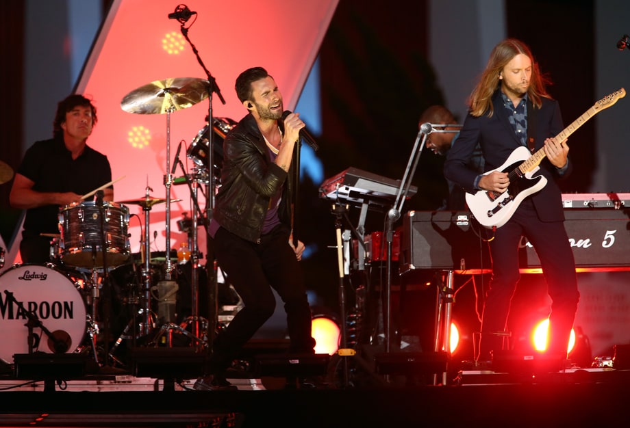 WORST: Maroon 5's Phone-Toting