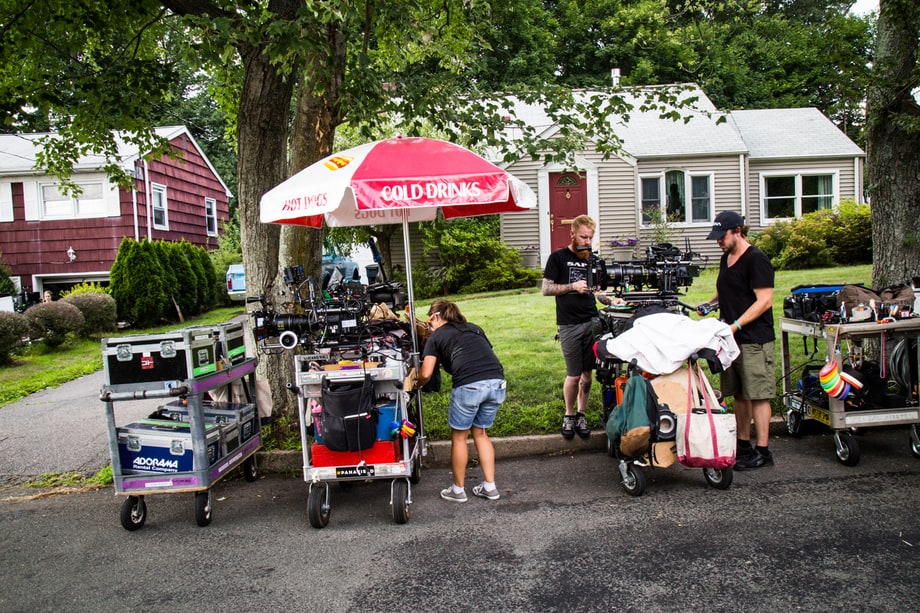'Red Oaks' crew sets up a scene