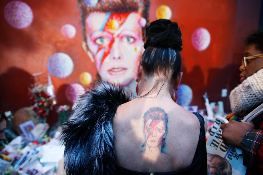 See Fans' David Bowie Tributes Around the World