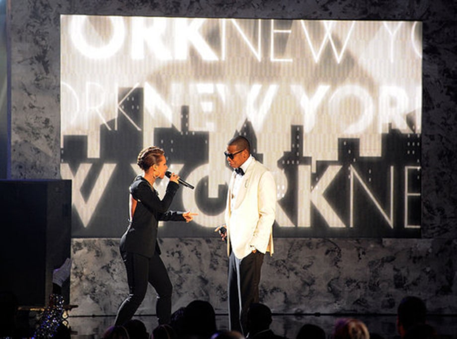 American Music Awards 2009: Adam Lambert Shocks, Taylor Swift Soars