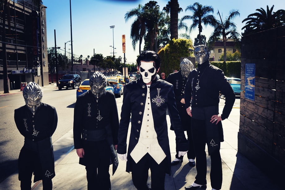 Ghost Have Fun in the Sun