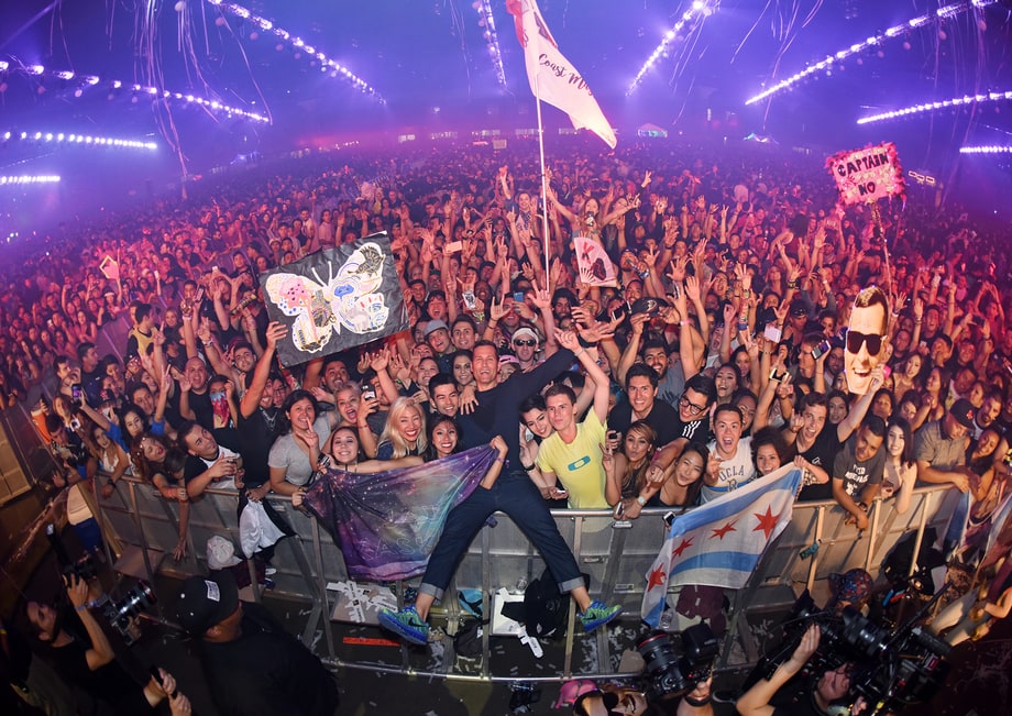 Crowdsurfing