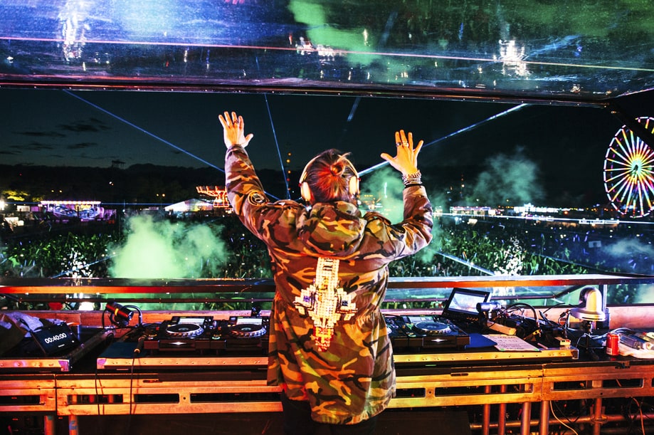 See Colorful Photos From Electric Daisy Carnival New York 2016