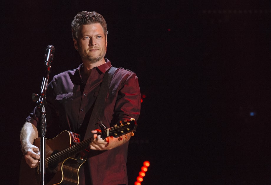 Blake Shelton Performs