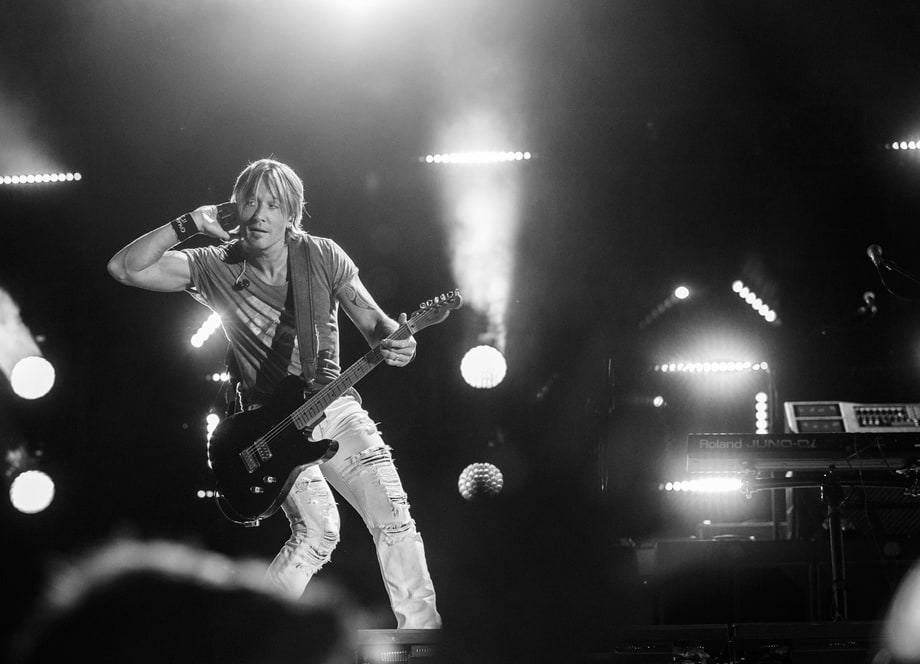 Keith Urban Performs